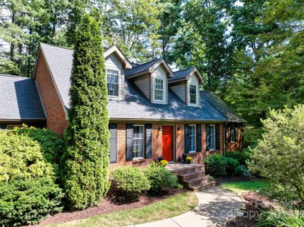 2 White Rock Court sold home in Glen Cove, Arden, NC