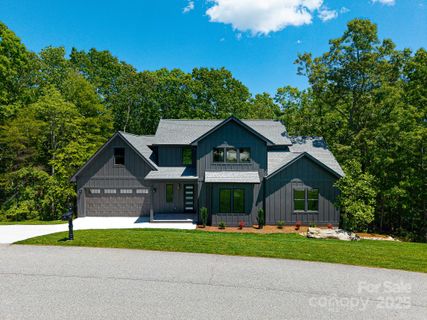 611 Crystal Heights Drive sold home in Crystal Heights, Hendersonville, NC