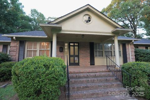 315 Dogwood Drive sold home in Woodland Park, Mount Holly, NC