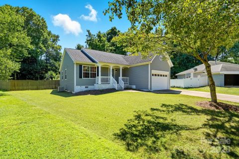 13515 Silver King Court sold home in Harvest Pointe, Huntersville, NC