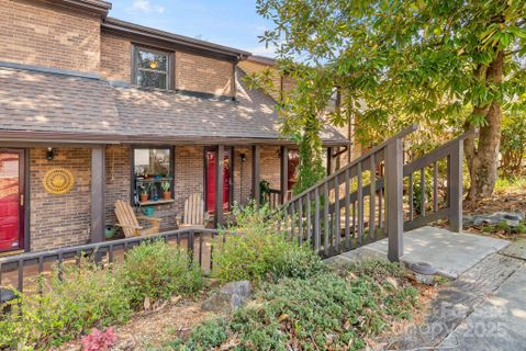 16 Spears Avenue