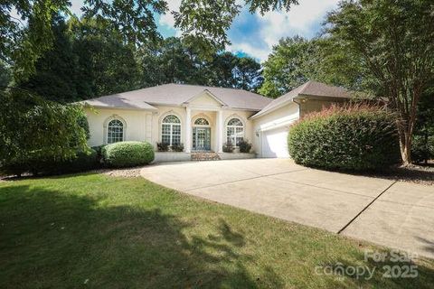 2587 Penngate Drive sold home in Lakepointe North, Sherrills Ford, NC
