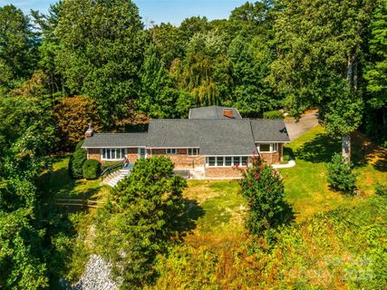 140 Matthew Drive sold home in Jeter Mtn Terrace, Hendersonville, NC