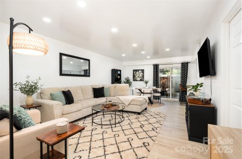 1635 Merry Oaks Road sold home in Woodmere, Charlotte, NC