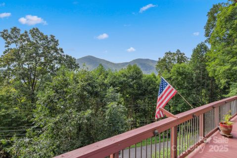 975 Country Club Drive active home in Maggie Valley Country Club Est, Maggie Valley, NC