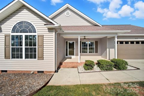 1470 Farmington Hills Drive sold home in Farmington Hills, Conover, NC
