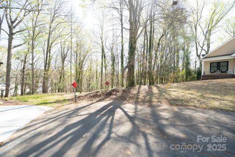 534 Pierson Drive pending home in Oakhurst, Charlotte, NC