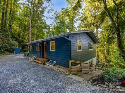 112 Top Of The Mountain Road sold home in Pisgah Shadows, Hendersonville, NC