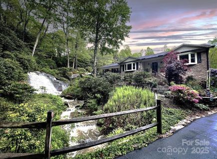 439 Deerhaven Lane sold home in Haywood Knolls, Hendersonville, NC