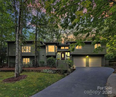 16 Woodvine Lane active home in River Hills, Clover, SC