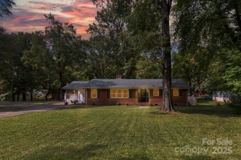 5301 Princess Street sold home in Royal Oaks, Charlotte, NC
