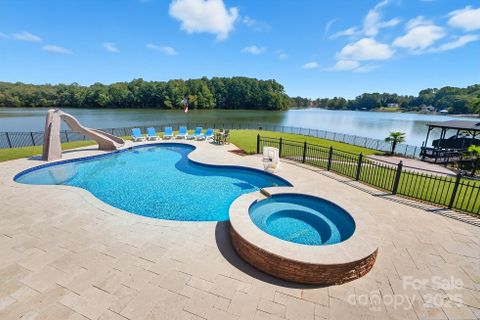 8424 Catawba Cove Drive sold home in Lake Wylie, Belmont, NC