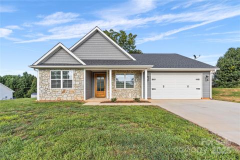 160 Tranquility Lane active home in Harmony Country Estates, Harmony, NC