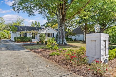 2821 Sharon Road