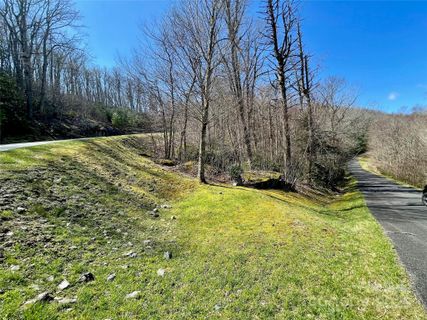 125 Stoneledge Lane active home in Firethorn, Blowing Rock, NC