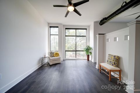 514 W 10th Street