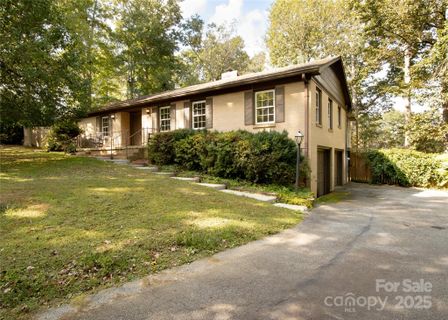 109 Brightwater Heights Drive sold home in Brightwater Heights, Hendersonville, NC