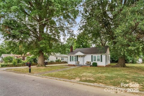 1245 Mitchell Avenue sold home in Oakland Heights, Statesville, NC