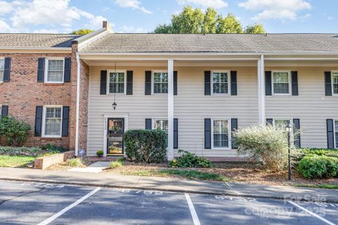 6752 Constitution Lane sold home in Olde Georgetowne, Charlotte, NC
