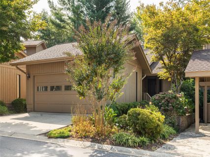 405 Wild Oak Lane
