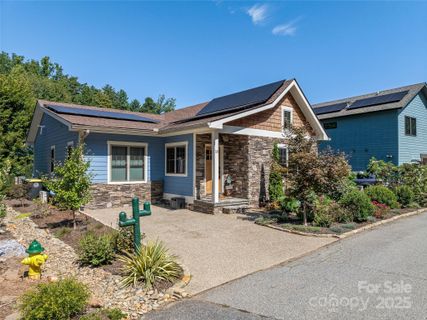 18 Destination Drive sold home in The Villages At Crest Mountain, Asheville, NC
