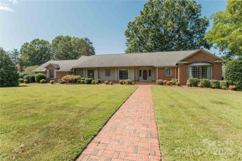 729 Mocksville Avenue sold home in Country Club, Salisbury, NC