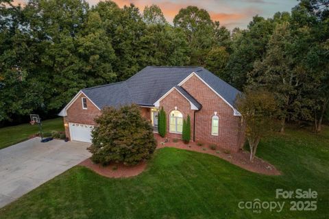 11 Greenway Drive sold home in The Greens, Granite Falls, NC