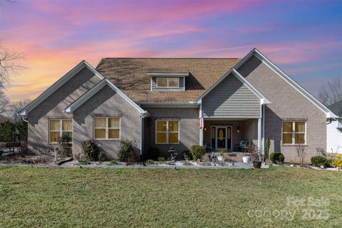4321 Rolling Acres Road sold home in Country Club Hills, Charlotte, NC