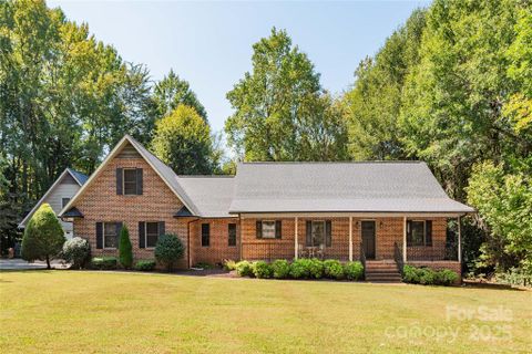 1607 Thompson Avenue sold home in Oakdale, Charlotte, NC