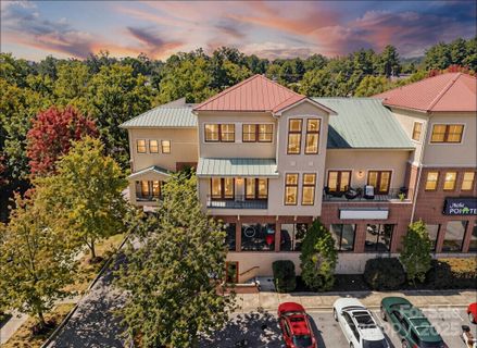 475 S Church Street active home in Beacon Commons, Hendersonville, NC