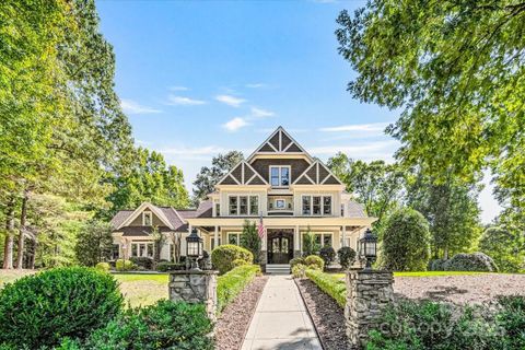 157 Dedham Loop
