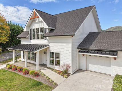 11 Riemar Lane active home in Magnolia Village, Waynesville, NC