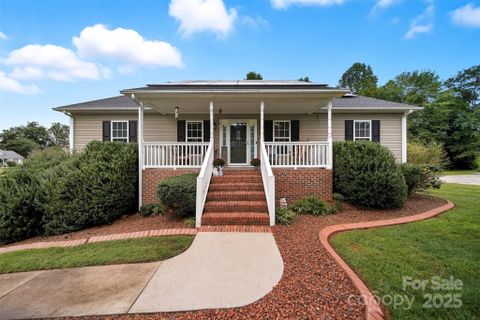 102 Cliffwood Drive sold home in Meadowcreek, Hudson, NC