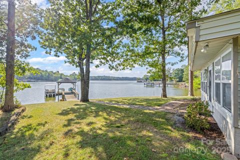 201 Price Place Lane sold home in Lake Wylie, York, SC