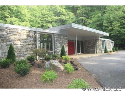 1585 Country Club Drive sold home in Springdale Country Club, Canton, NC