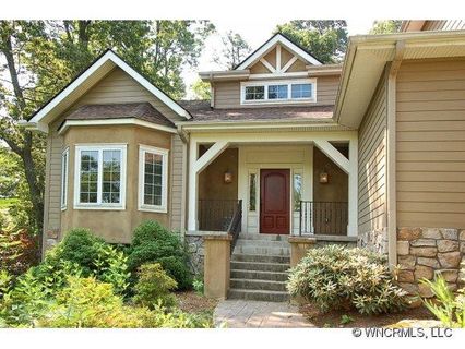 154 Lakeshore Drive sold home in Beaver Lake, Asheville, NC
