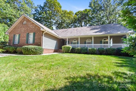 511 Fox Hollow Lane sold home in Mills Pointe, Mills River, NC