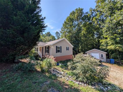 611 Meadow View Drive sold home in Meadowview, Saluda, NC