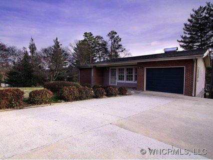 338 Hawthorne Drive