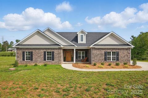 3013 Isle Lane active home in Sabella Estates, Monroe, NC