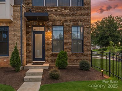 3739 S Tryon Street sold home in South Tryon Townhomes, Charlotte, NC