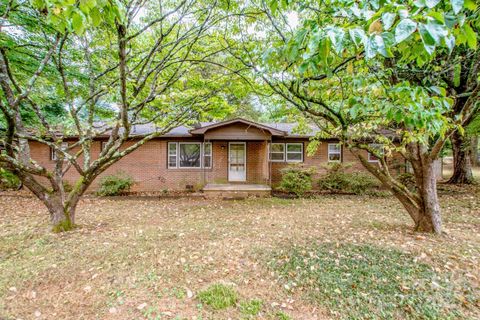 210 S Toria Drive sold home in Dalwan Heights, Statesville, NC