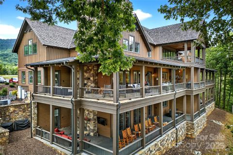 275 Clubhouse Lane