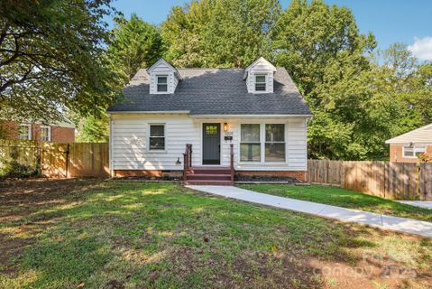 3209 Eastwood Drive active home in Shamrock Gardens, Charlotte, NC