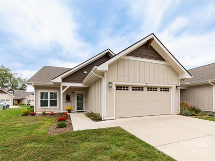 32 Cozy Cottage Way sold home in The Cottages At Averys Creek, Arden, NC