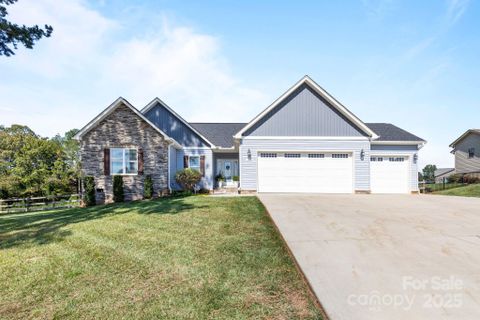 198 Castle Pines Lane sold home in Castlegate, Statesville, NC