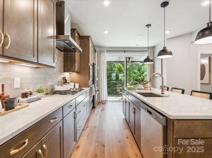 432 Old Town Village Road pending home in Old Town Village, Waxhaw, NC