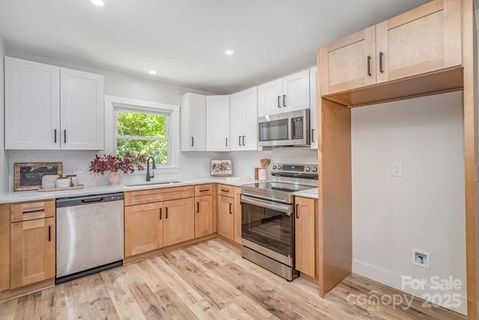 1231 Dean Street sold home in Oaklawn Park, Charlotte, NC