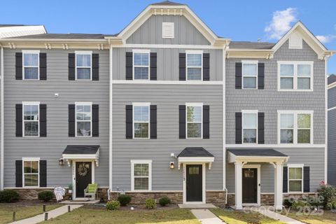 10832 Overlook Mountain Drive sold home in Riverbend Towns, Charlotte, NC