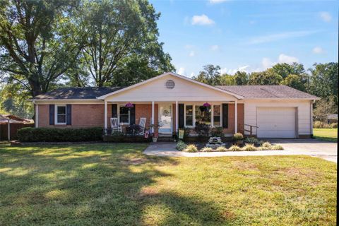 307 Meadowood Circle sold home in Briarcliff, Kannapolis, NC